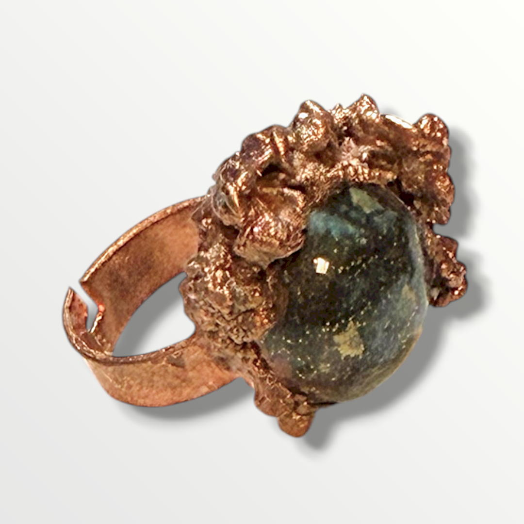 Anello elettroformato con resina eseguita a mano