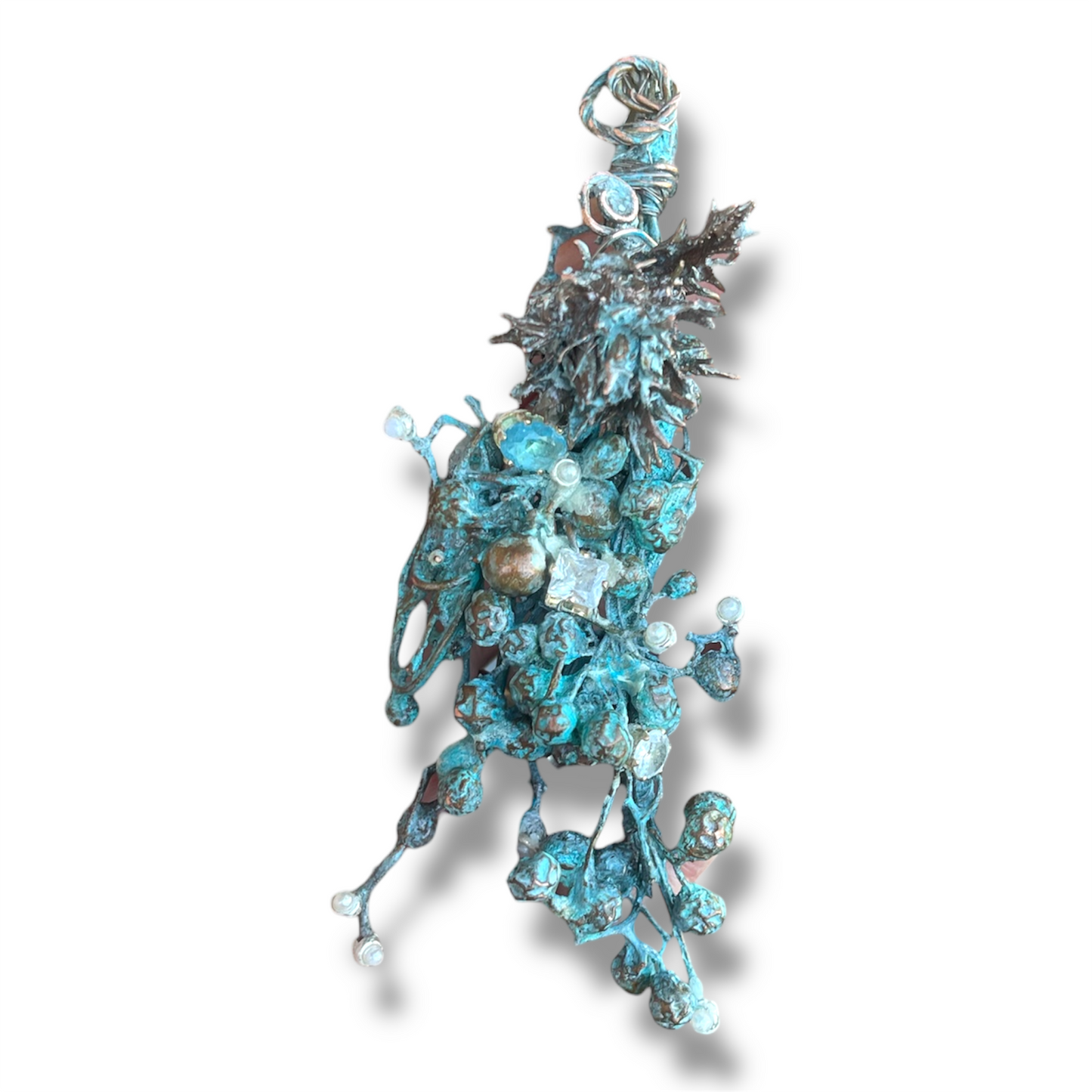 Spilla con bacche elettroformate